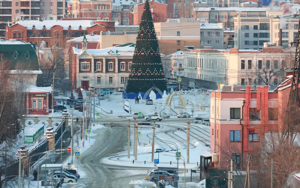 Проезд в центре Барнаула перекрыли на время открытия городской елки