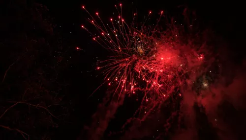 Фейерверки под контроль: в Госдуме требуют навести порядок перед праздниками