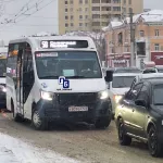 Соцсети: водитель автобуса в Барнауле нагрубил пассажирке и кинул сдачу на пол