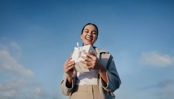 T2 вновь дарит новогодние подарки – теперь каждому