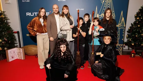 Диброва и Товстик впервые вместе появились на публике со всеми детьми. Фото