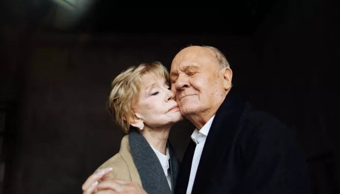 Дочь Алентовой и Меньшова высказалась об уходе мамы и показала редкие фото родителей