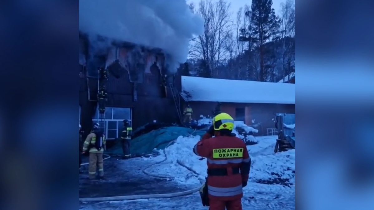 Пожар на турбазе Юность в Республике Алтай