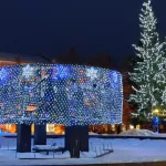 Октябрьский район засиял огнями в преддверии Нового года. Фото