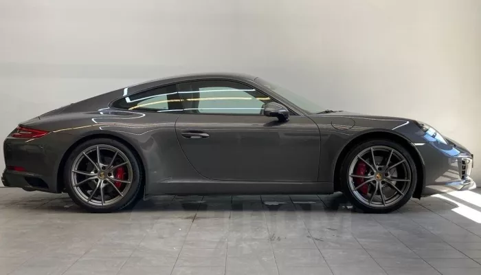 420 лошадей и кожаный салон: в Барнауле продают люксовый Porsche. Фото