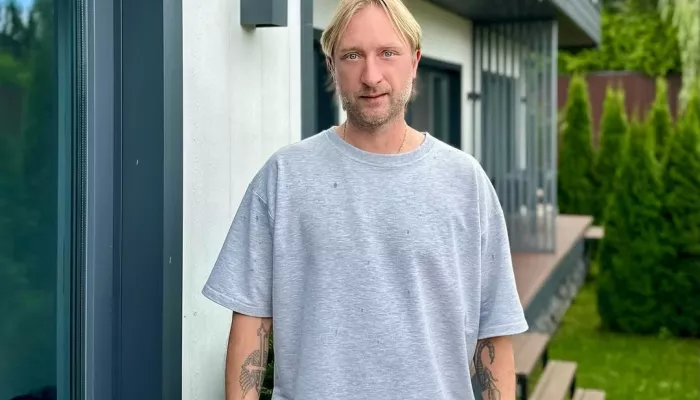 В окружении Евгения Плющенко заговорили о проблемах после пластической операции. Фото