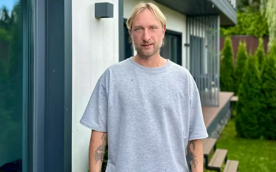 В окружении Евгения Плющенко заговорили о проблемах после пластической операции. Фото