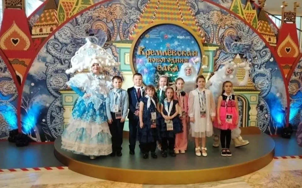 Школьники Алтайского края побывали на Кремлевской елке