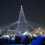 Главная новогодняя елка зажглась для барнаульцев. Фоторепортаж