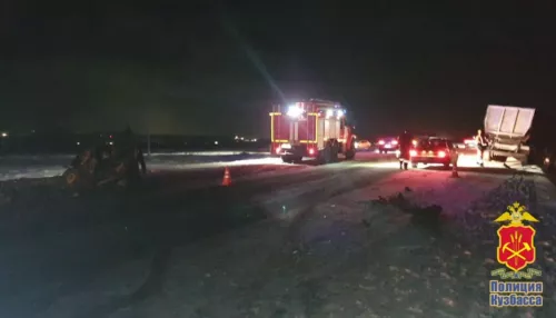 Четыре человека погибли в жутком ДТП с тягачом в Кузбассе