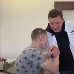 Глава Республики Алтай навестил раненых бойцов в госпитале