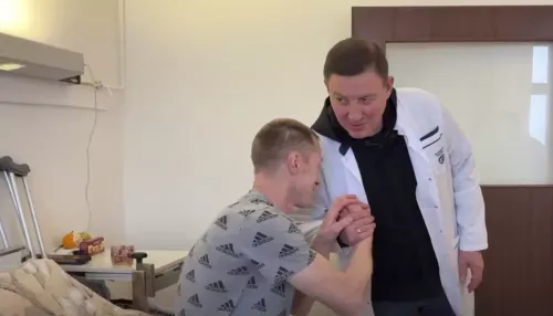 Глава Республики Алтай навестил раненых бойцов в госпитале