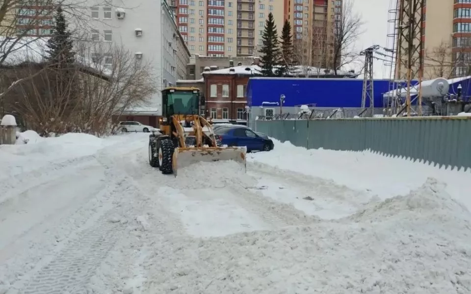 Барнаул усиленно очищают после прошедших снегопадов