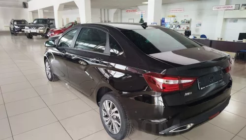 Акулий плавник и бортовой компьютер: в Горном Алтае продают новую Lada Aura. Фото