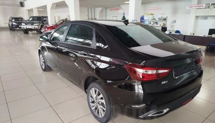 Акулий плавник и бортовой компьютер: в Горном Алтае продают новую Lada Aura. Фото