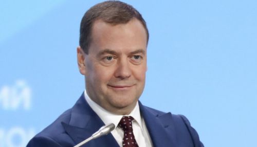 Медведев предсказал сокращение в будущем рабочей недели до четырех дней