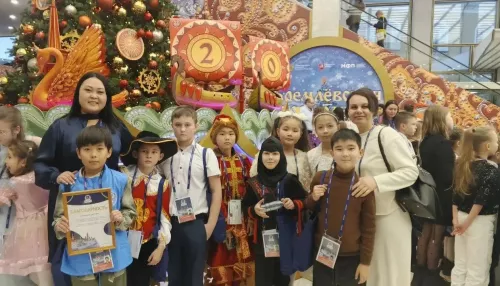 Школьники из Республики Алтай посетили кремлевскую елку