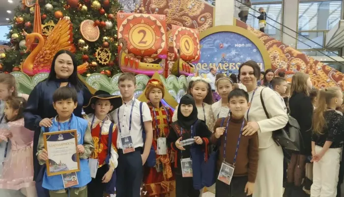 Школьники из Республики Алтай посетили кремлевскую елку