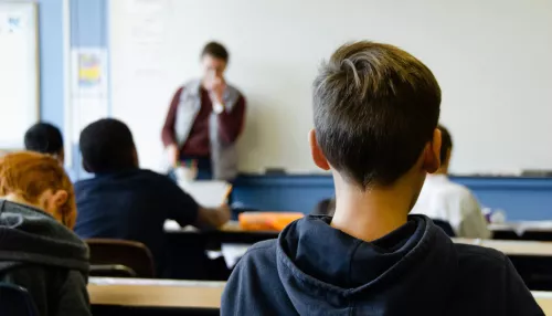 Воспитание кулаками: учителя заподозрили в избиении восьмиклассника