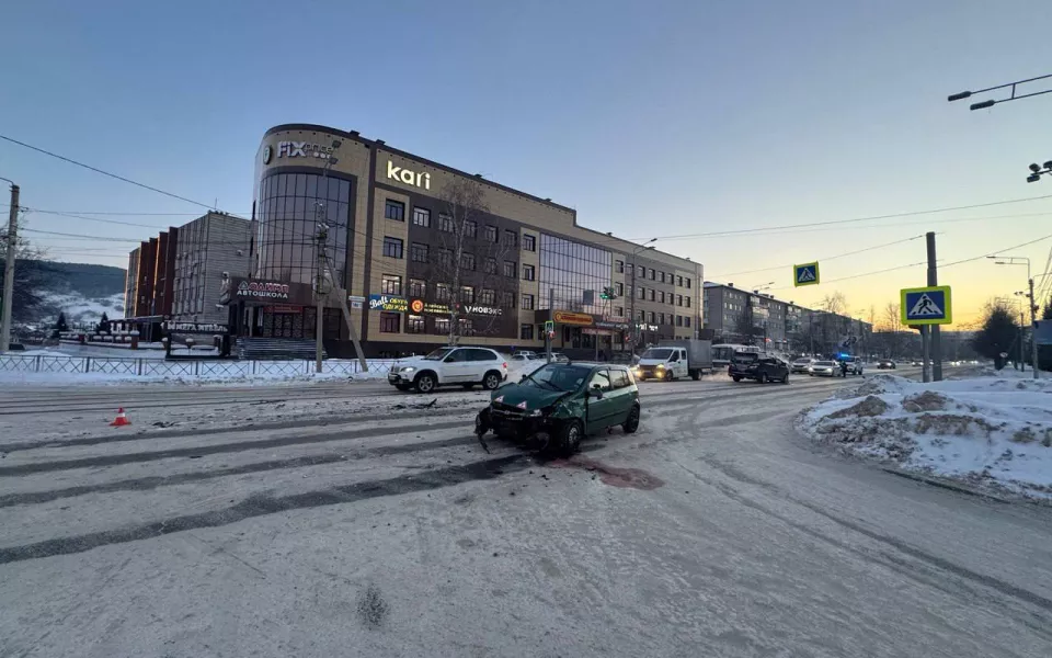 В Горно-Алтайске водитель без прав устроил пьяное ДТП: пострадали два человека