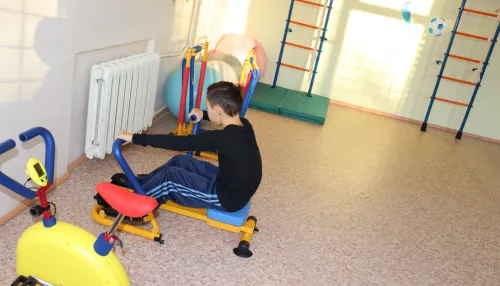 Маленькие пациенты барнаульской больницы получили необычные подарки к Новому году