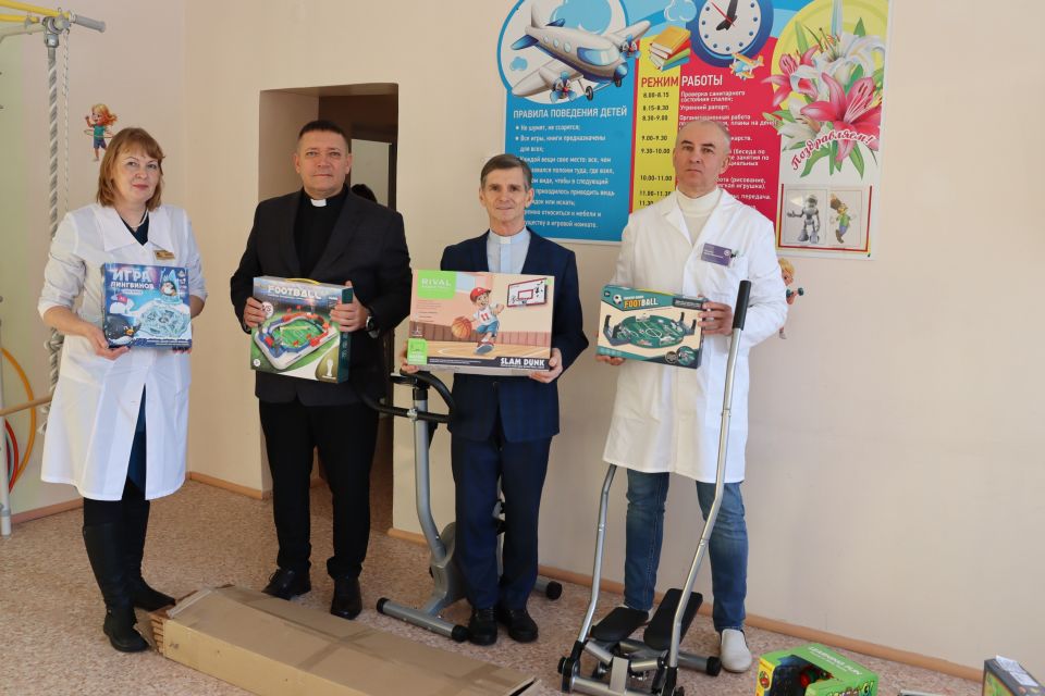 Подарки для детского отделения Краевой психиатрической больницы им. Эрдмана