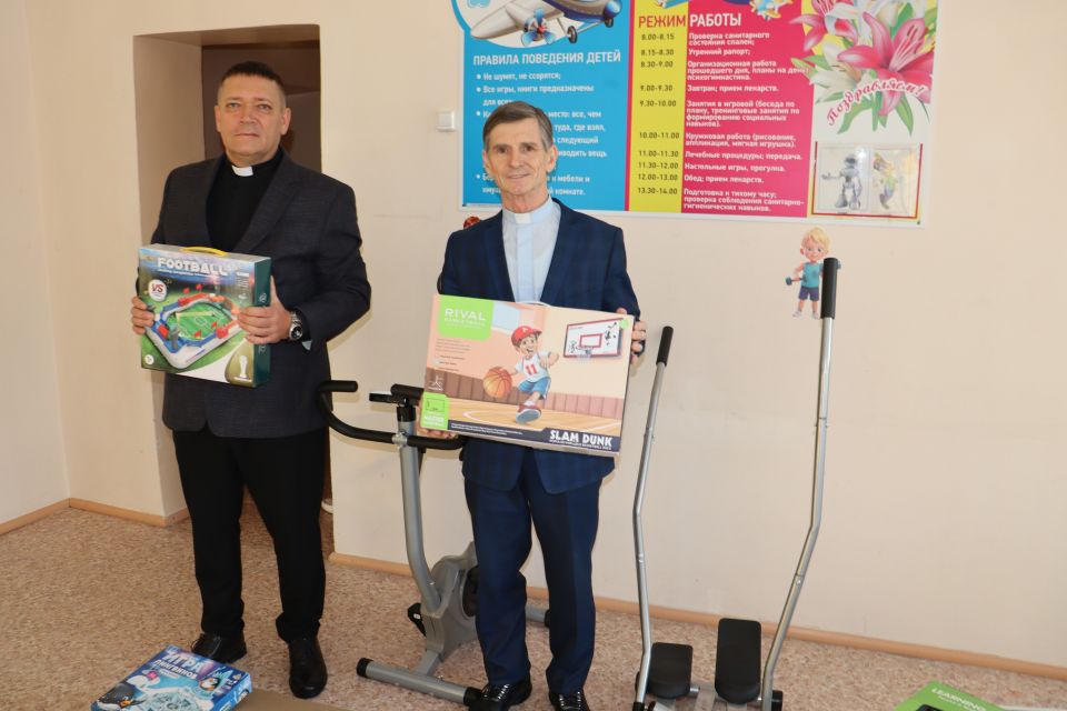 Подарки для детского отделения Краевой психиатрической больницы им. Эрдмана