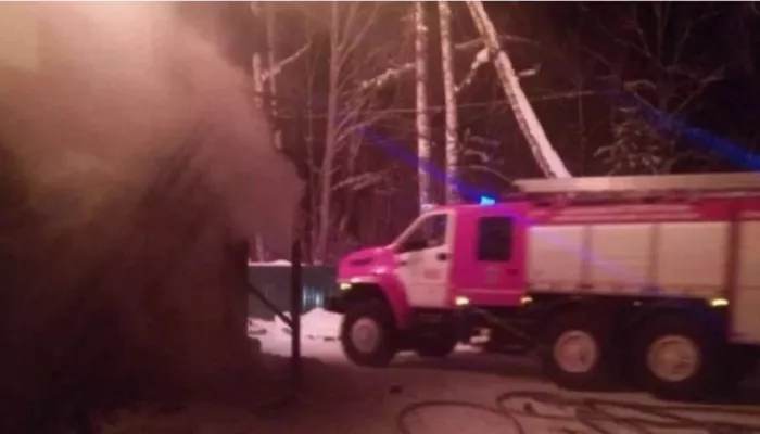 В Алтайском крае загорелось здание на территории туркомплекса