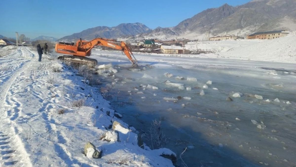 Ликвидация угрозы подтопления жилых домов в Онгудае