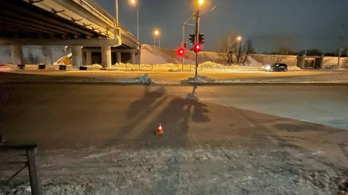 В Новосибирске водитель сбил подростков на "зебре" и скрылся
