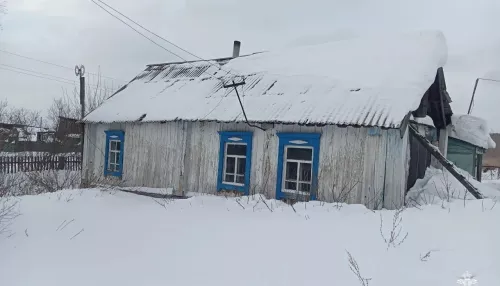 Три человека стали жертвами пожара в частном доме в Алтайском крае