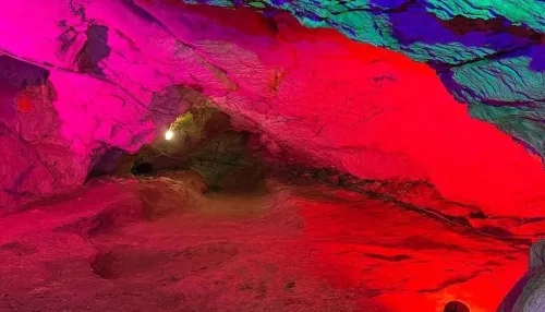 Красочное подземелье: в Тавдинских пещерах Алтая установили уникальное освещение