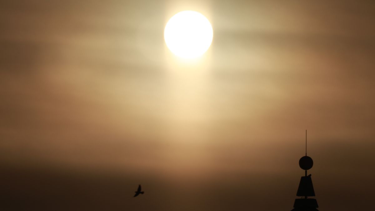 "Растущее" Солнце в небе над Барнаулом 