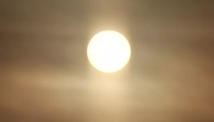 На Солнце появилось огромное лицо, и оно смотрит на Землю. Фото