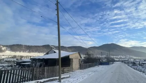 Загнившую опору ЛЭП починили в Республике Алтай после вмешательства прокуратуры