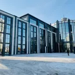 Бизнес-центр с рестораном и паркингом построили на Павловском тракте в Барнауле