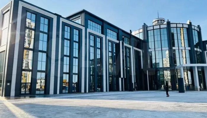 Бизнес-центр с рестораном и паркингом построили на Павловском тракте в Барнауле