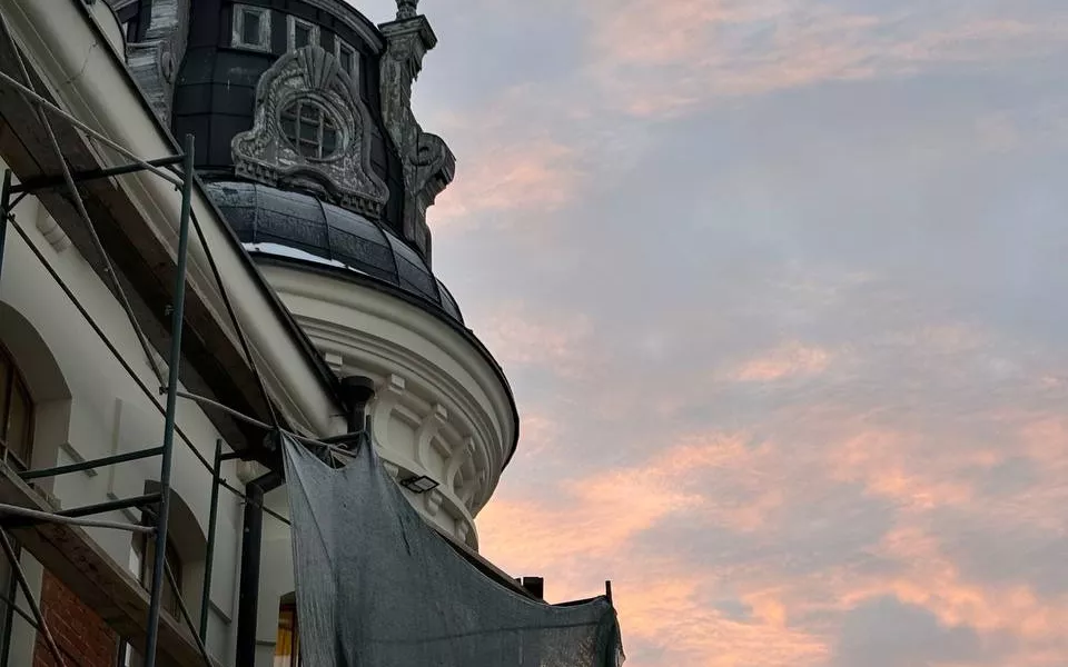 Закаты, туманы и грозы: какой была природа в Барнауле в 2025 году. Фото