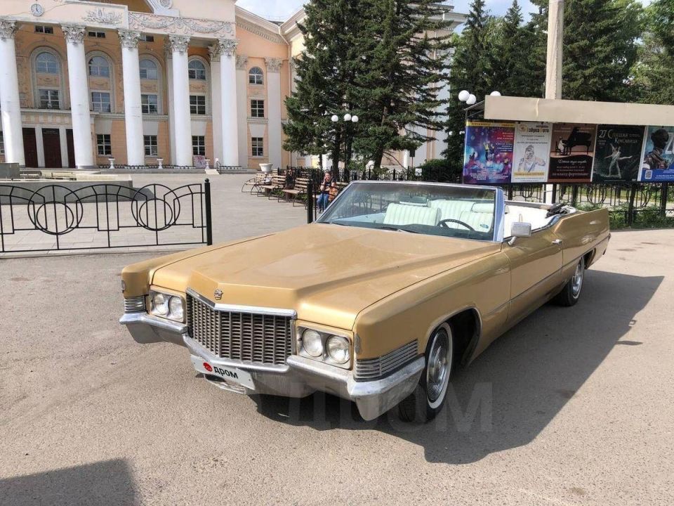 В Бийске выставили на продажу кабриолет Cadillac DeVille 1969 года выпуска