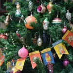 Елочные игрушки, открытки и подарки 19-20 веков можно увидеть в Барнауле