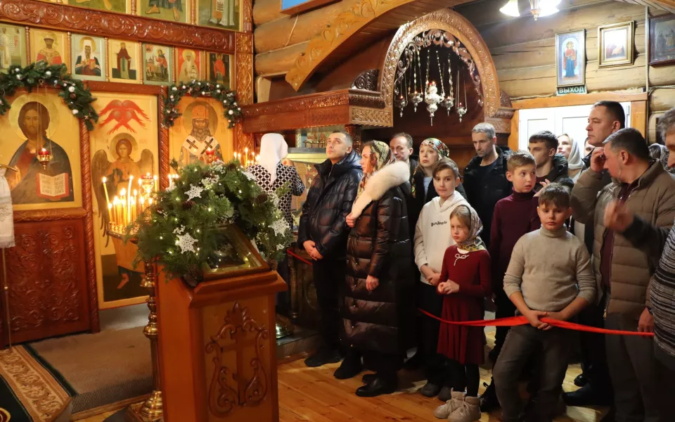 Праздничную ночную службу в Рождество Христово провели в Горно-Алтайске. Фото