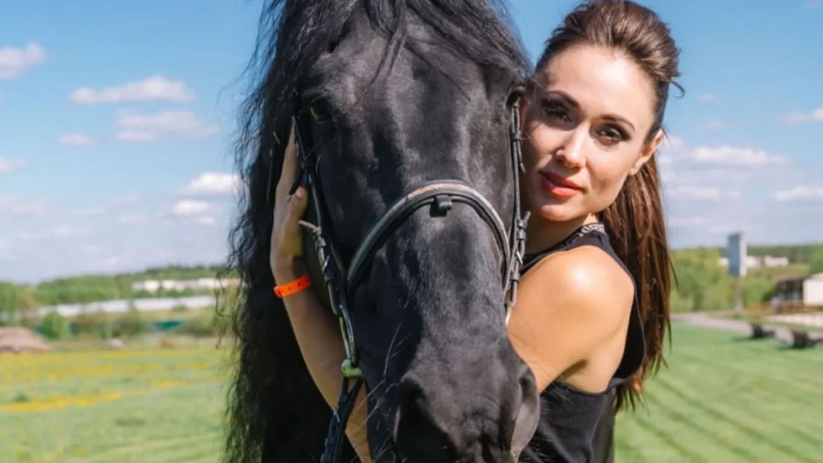 Елена Товстик