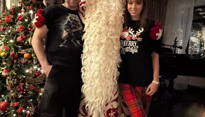 Полина Диброва показала, как проводит новогодние праздники с семьей и друзьями