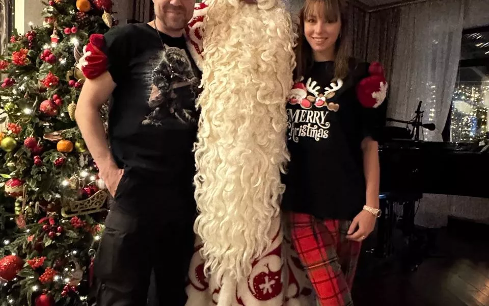 Полина Диброва показала, как проводит новогодние праздники с семьей и друзьями