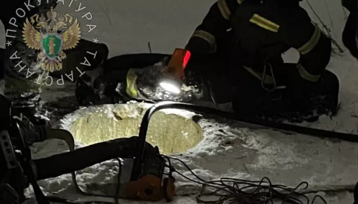 Тела двоих детей нашли в канализационном колодце рядом со снежной горкой