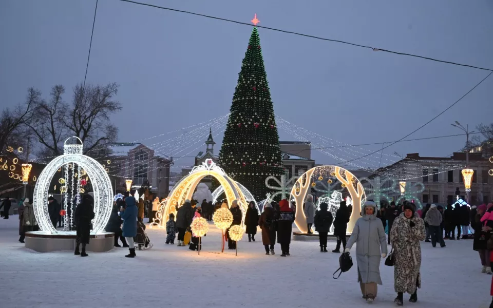 Глава Барнаула прогулялся по праздничному городу. Фото