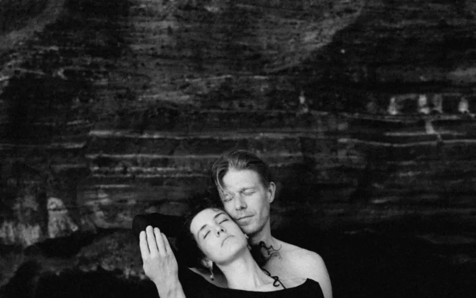 Никита Ефремов устроил откровенную фотосессию с возлюбленной младше его на 11 лет