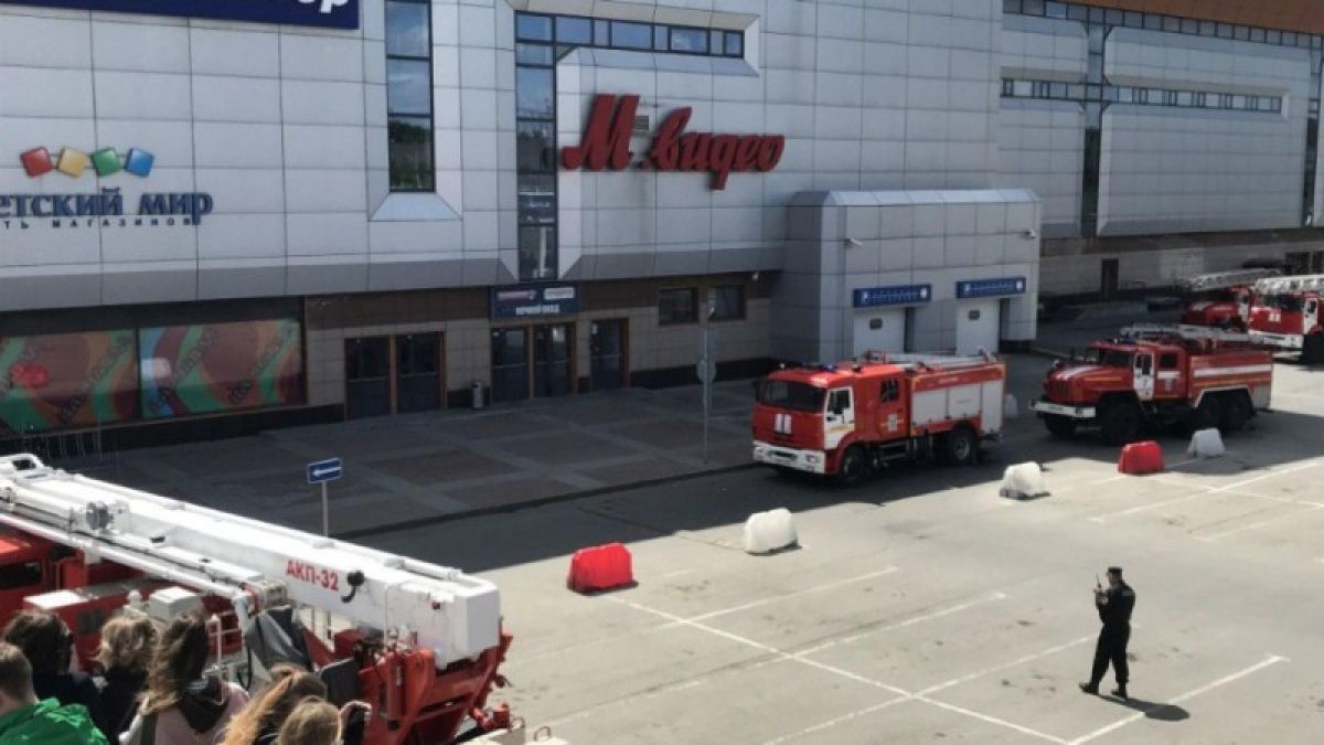 Торговый центр загорелся в Екатеринбурге