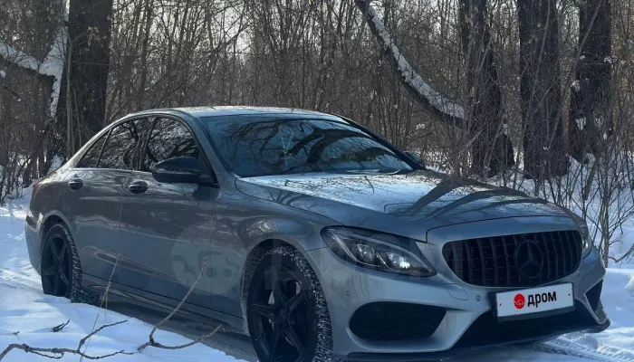 Mercedes на максималках с красным салоном продают в Горном Алтае. Фото