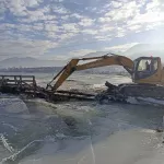 В Онгудае Республики Алтай демонтировали часть моста из-за затора на реке